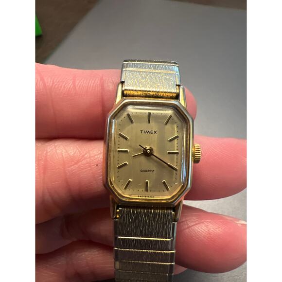 Vintage T Cell Timex women’s watch gold tone - Picture 7 of 7